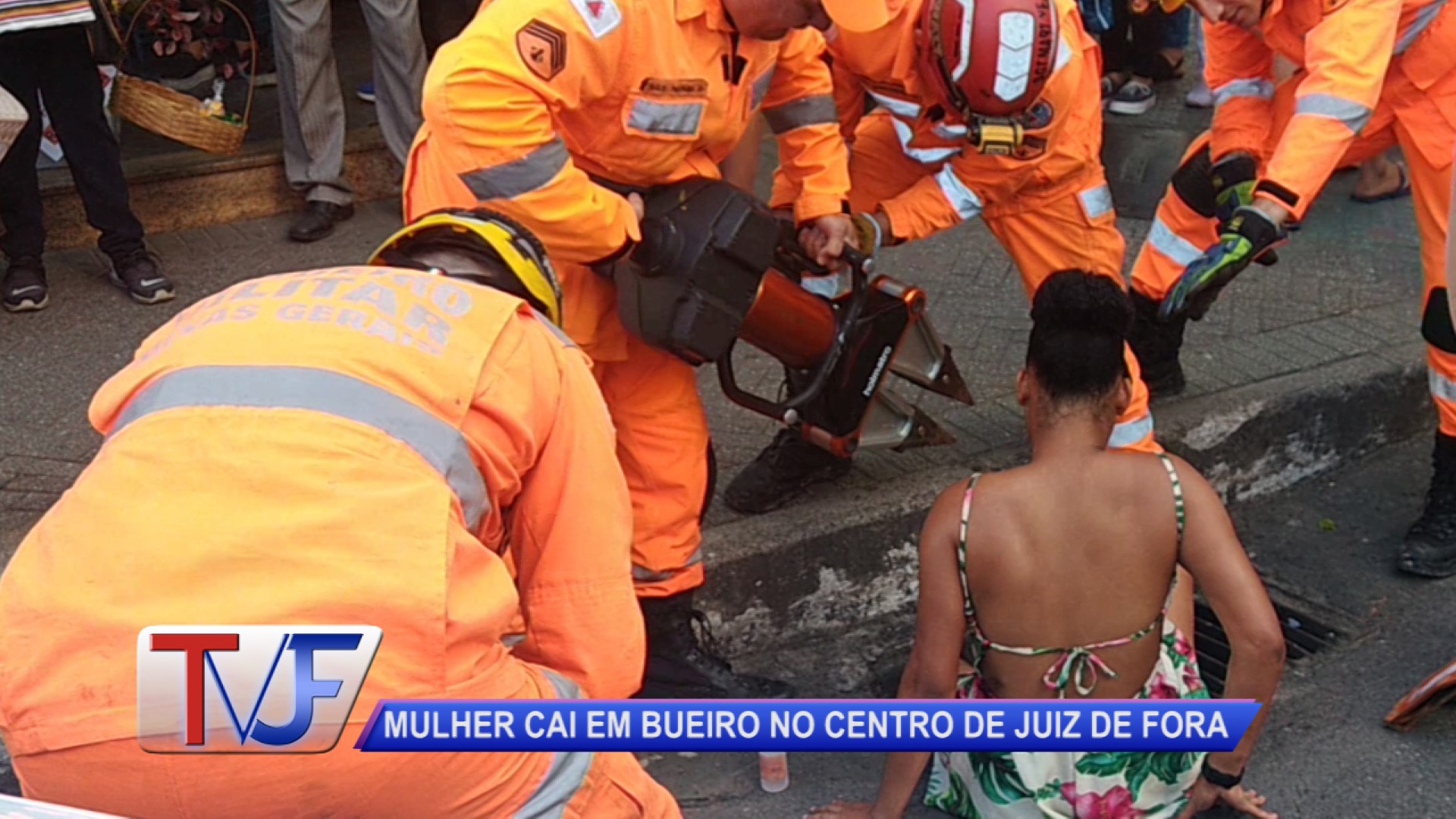 Mulher Fica Presa Em Bueiro No Centro De Juiz De Fora Tvjf