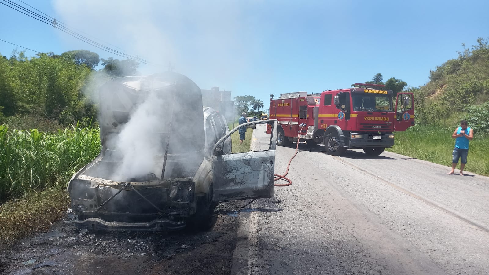 Carreta capota e motorista morre na MG-383, em Conselheiro Lafaiete, na  Região Central, Minas Gerais