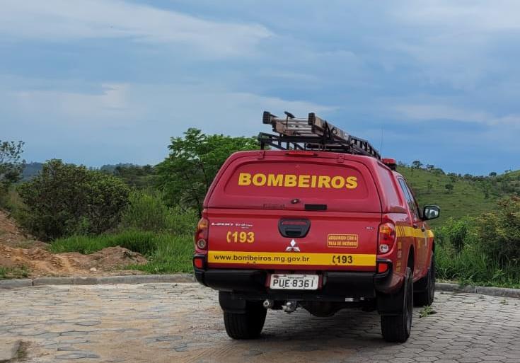 Carreta capota e motorista morre na MG-383, em Conselheiro Lafaiete, na  Região Central, Minas Gerais