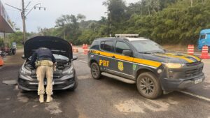 PRF apreende na BR 040 veículo clonado
